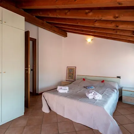 Bruno House Lakeview & Shared Pool - Happy San Felice del Benaco