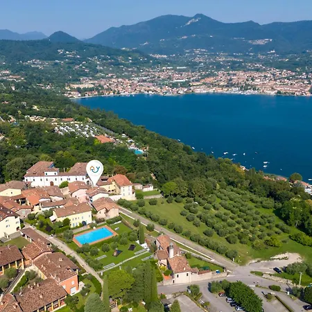 Bruno House Lakeview & Shared Pool - Happy Apartament