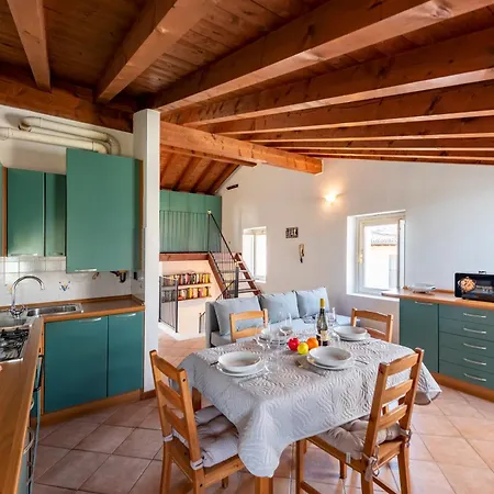 Bruno House Lakeview & Shared Pool - Happy Apartament